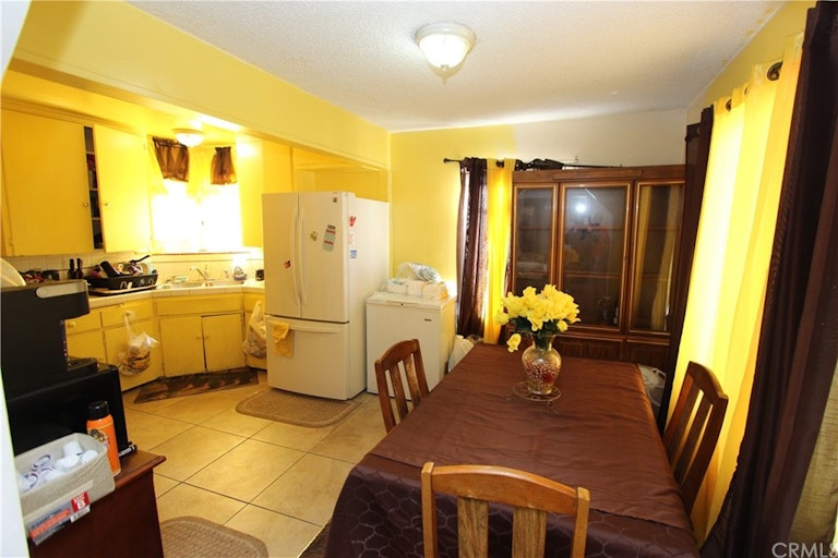Photo 12 of 32 - 846 W Cedar St, Compton, CA 90220