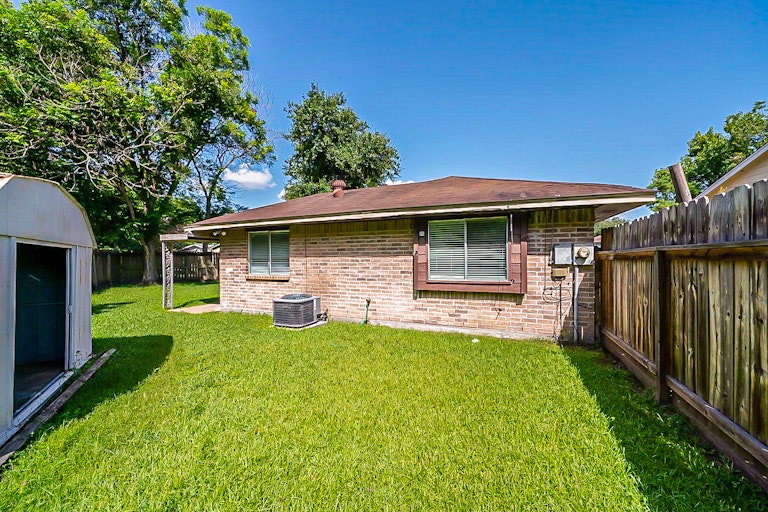 Photo 26 of 28 - 26 Parkbriar Cir, Baytown, TX 77521