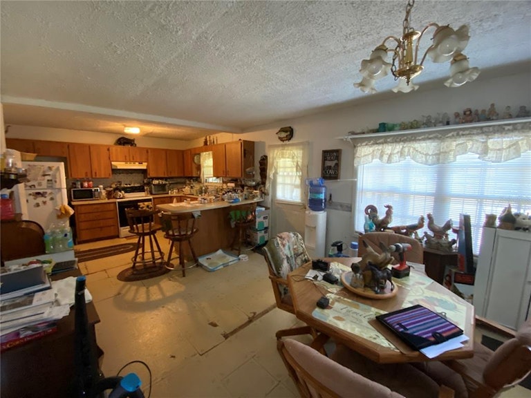 Photo 18 of 25 - 2330 N Valrico Rd, Seffner, FL 33584