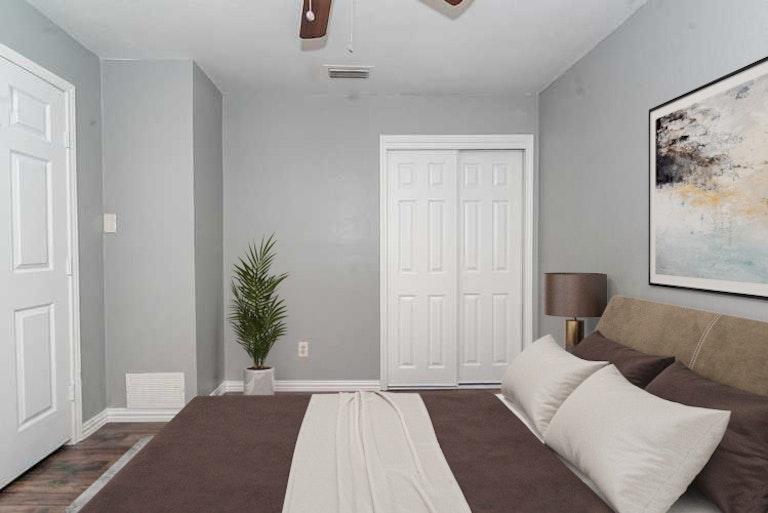 Photo 2 of 20 - 10348 Chelmsford Dr, Dallas, TX 75217