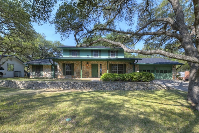 Photo 1 of 24 - 6 Mission Dr, New Braunfels, TX 78130