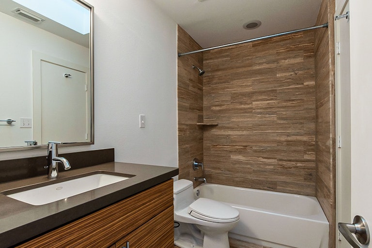 Photo 15 of 28 - 7050 Gaston Ave, Dallas, TX 75214