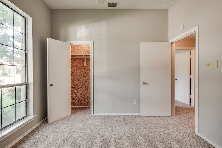 Photo 23 of 27 - 2618 Meadowridge Dr, Garland, TX 75044