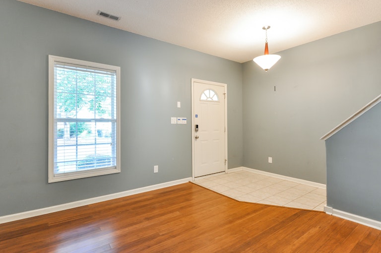 Photo 3 of 25 - 121 Danesway Dr, Holly Springs, NC 27540