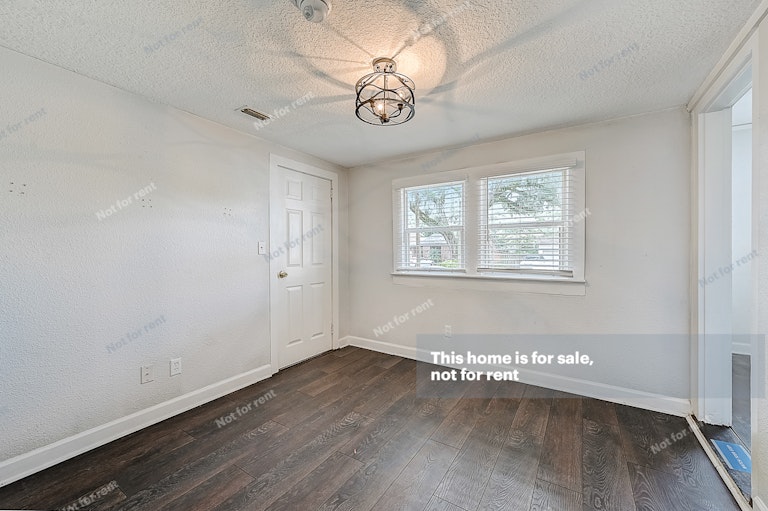 Photo 5 of 28 - 2408 Ridgewood Rd, Jacksonville, FL 32207