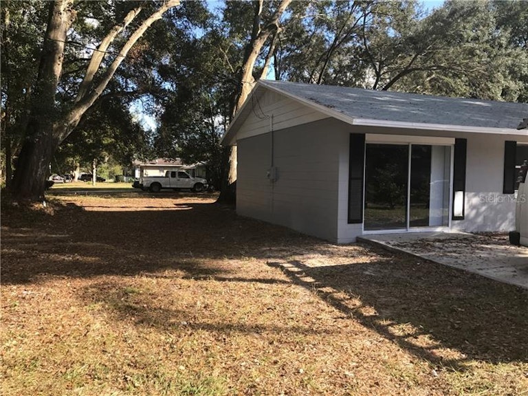 Photo 3 of 24 - 1550 N Rhodes St, Mount Dora, FL 32757