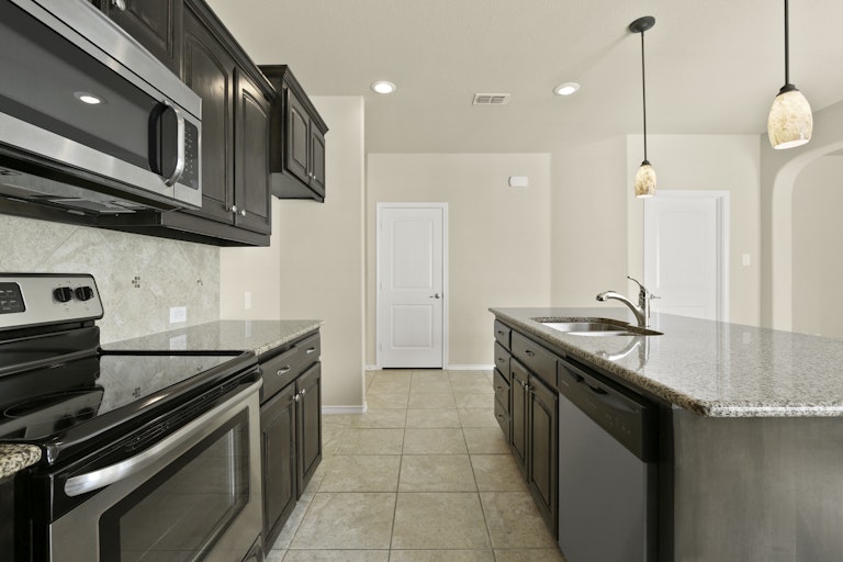Photo 10 of 25 - 1108 Doe Meadow Dr, Burleson, TX 76028