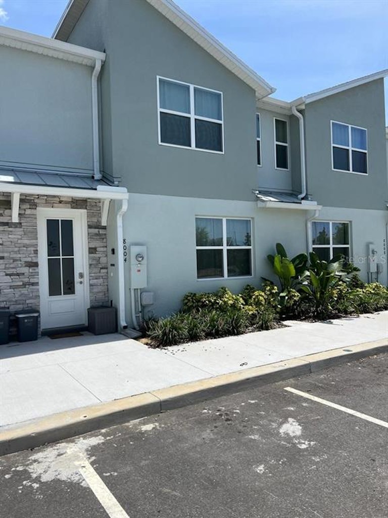 Photo 1 of 33 - 8004 Formosa Valley Pl, Kissimmee, FL 34747