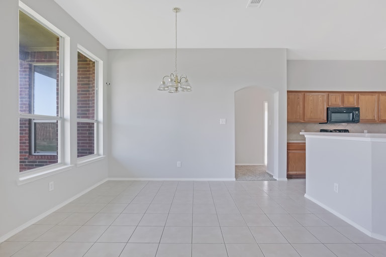 Photo 11 of 26 - 225 Brandi Ridge Dr, Midlothian, TX 76065
