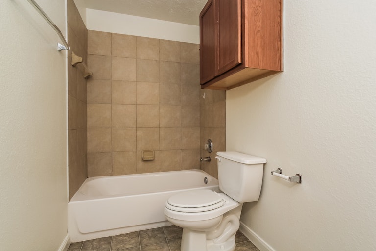 Photo 27 of 28 - 16611 Burnell Oaks Ln, Houston, TX 77090