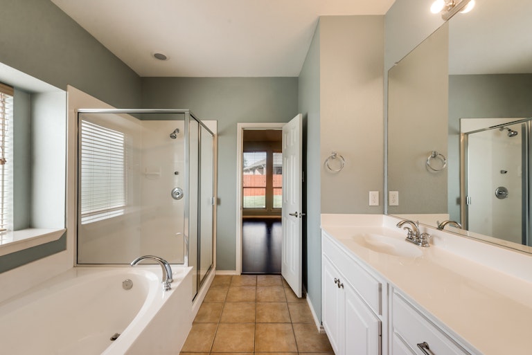 Photo 24 of 34 - 10413 Vintage Dr, Fort Worth, TX 76244