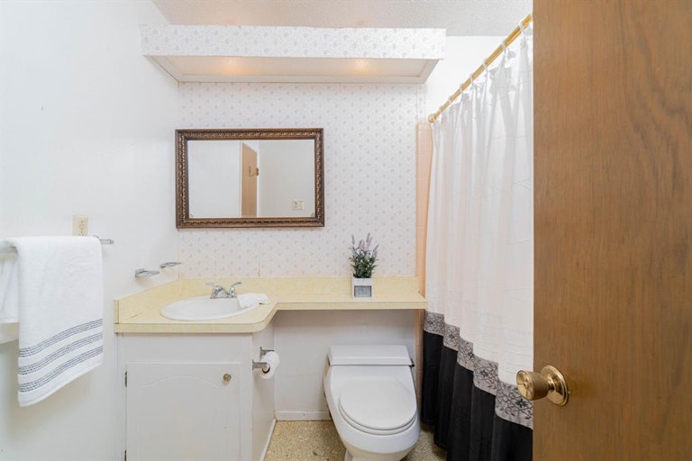 Photo 9 of 17 - 2110 Edna Smith Dr, Garland, TX 75040