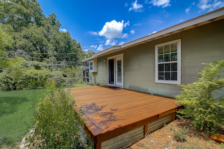 Photo 13 of 39 - 2313 Devonshire Dr, Austin, TX 78723