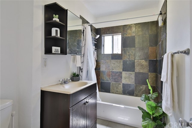 Photo 13 of 31 - 601 W 108th St, Los Angeles, CA 90044