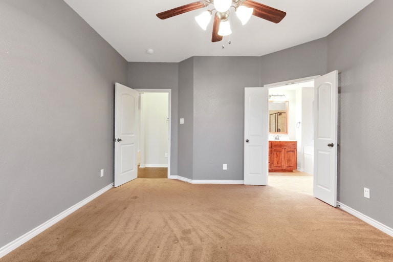 Photo 16 of 25 - 7412 Innisbrook Ln, Fort Worth, TX 76179