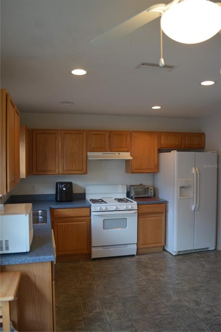 Photo 22 of 28 - 352 Lake Suzanne Dr, Lake Wales, FL 33859