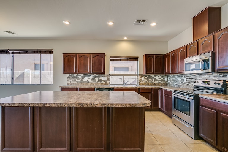 Photo 7 of 35 - 34681 N Vidlak Dr, San Tan Valley, AZ 85143