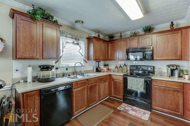 Photo 12 of 41 - 3248 Meadow Point Dr, Snellville, GA 30039