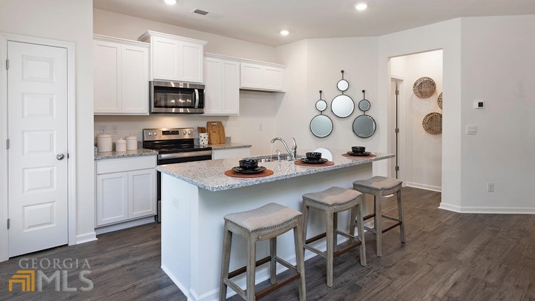 Photo 6 of 38 - 821 Taurus Way #104, Stockbridge, GA 30281