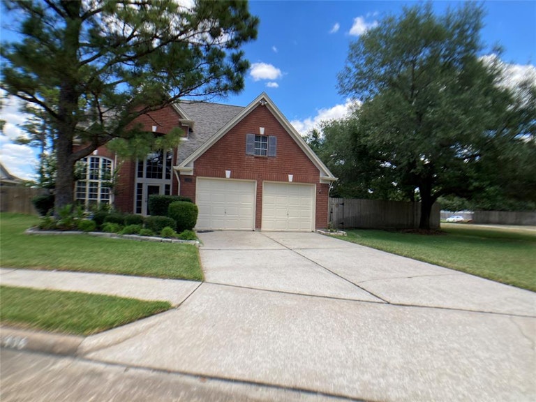 Photo 1 of 20 - 7406 Pleasant Ridge Dr, Houston, TX 77095