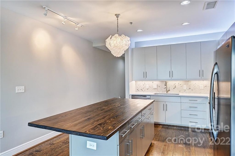 Photo 15 of 48 - 333 W Trade St #1501, Charlotte, NC 28202