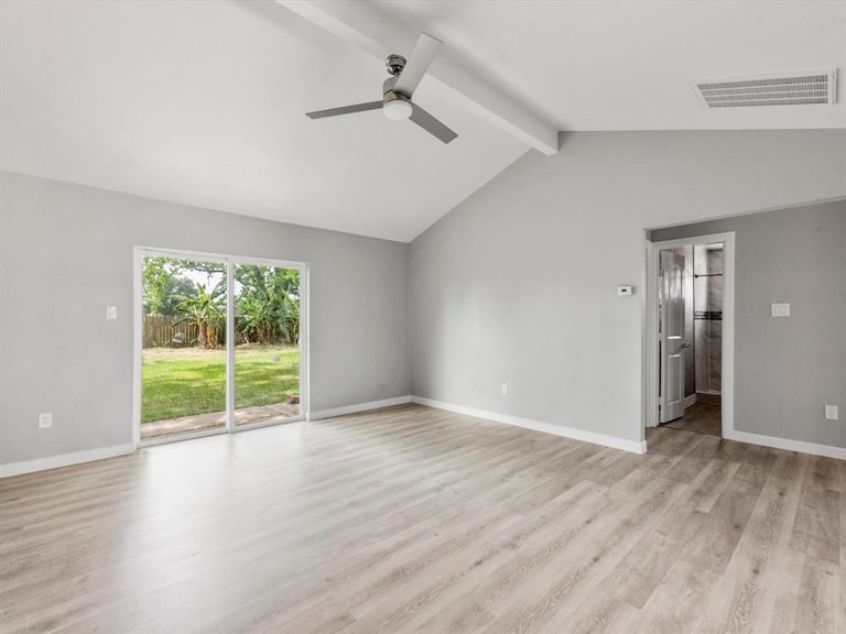Photo 4 of 22 - 5310 Castlecreek Ln, Houston, TX 77053
