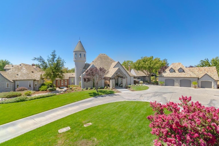 Photo 4 of 99 - 27681 Mace Blvd, Davis, CA 95618