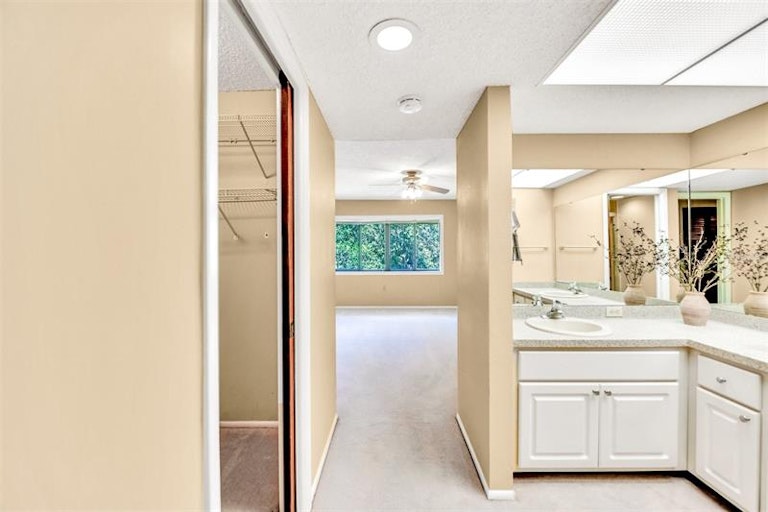Photo 22 of 44 - 3085 Willow Grn #26, Sarasota, FL 34235