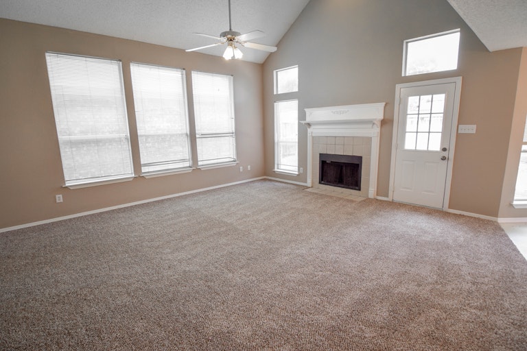 Photo 11 of 31 - 1337 Mimosa Ln, Lewisville, TX 75077