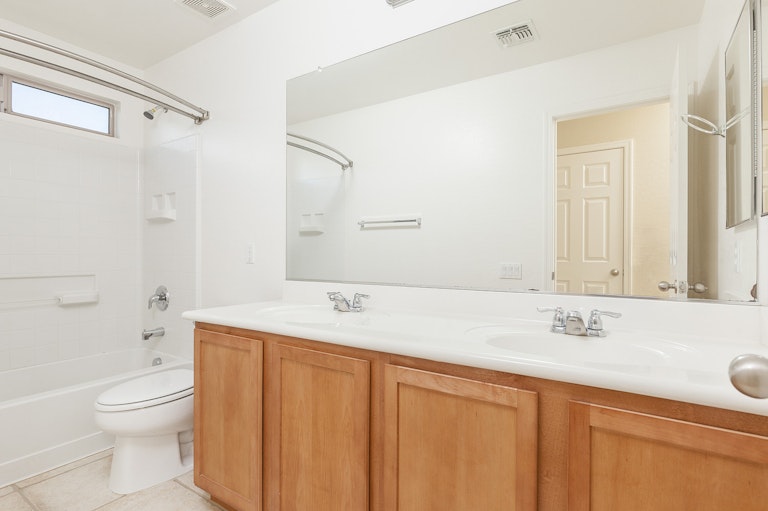 Photo 13 of 27 - 6704 S 54th Ln, Phoenix, AZ 85339