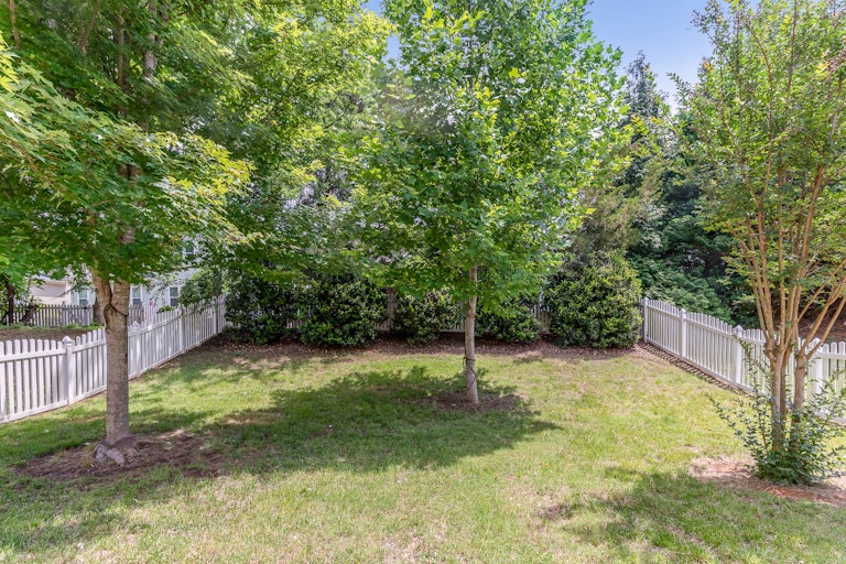 Photo 22 of 28 - 10129 Elizabeth Crest Ln, Charlotte, NC 28277