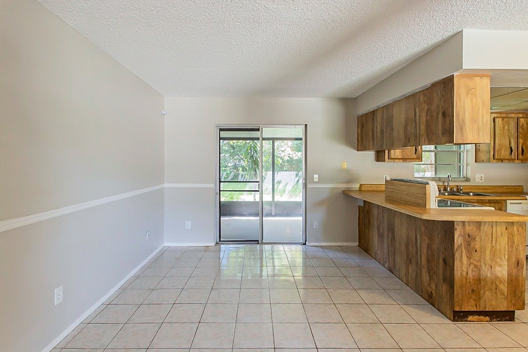 Photo 10 of 21 - 567 Moonraker Ct, Apopka, FL 32712