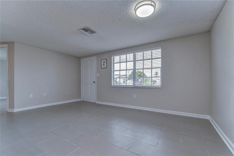 Photo 7 of 49 - 2105 Dartmouth Dr, Holiday, FL 34691