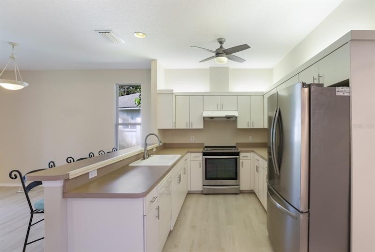 Photo 8 of 28 - 5706 Stone Pointe Dr, Sarasota, FL 34233