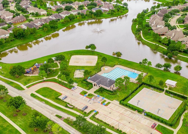 Photo 41 of 45 - 2606 Cottage Creek Ct, Pearland, TX 77584