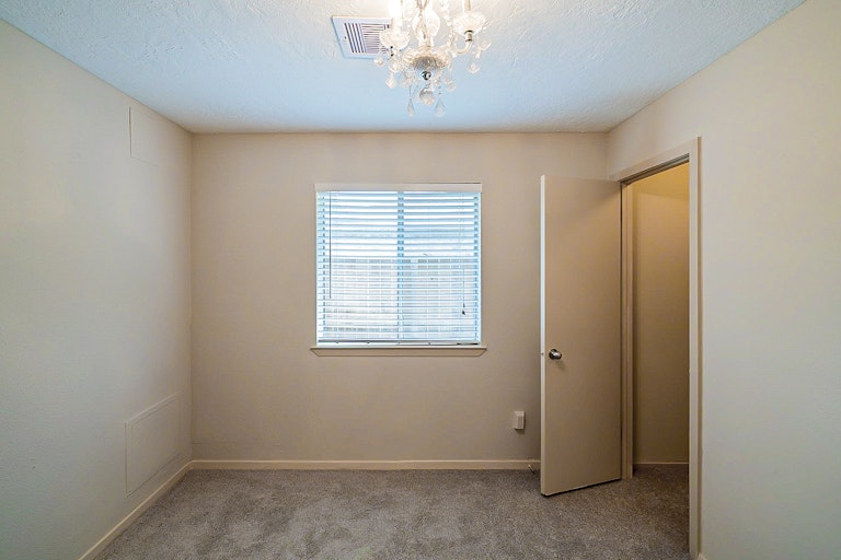Photo 20 of 32 - 105 Greenshire Dr, League City, TX 77573