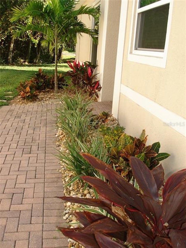 Photo 2 of 22 - 2721 Tottenham Dr, New Port Richey, FL 34655