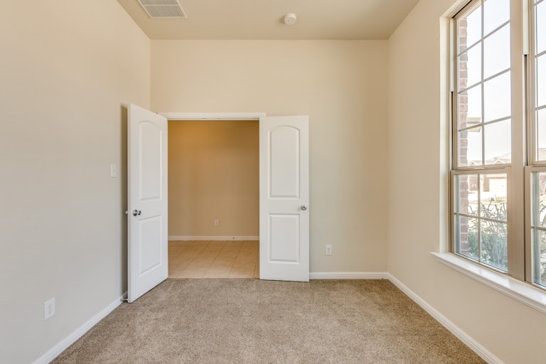 Photo 12 of 26 - 5908 Paddlefish Dr, Fort Worth, TX 76179