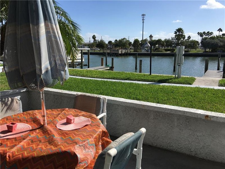 Photo 11 of 22 - 329 Medallion Blvd Unit B, Madeira Beach, FL 33708