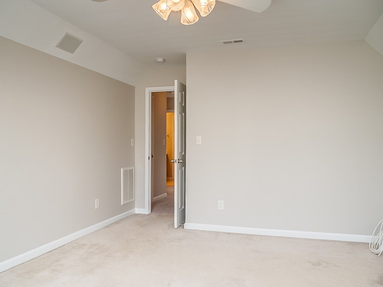 Photo 23 of 27 - 8004 Willowglen Dr, Raleigh, NC 27616