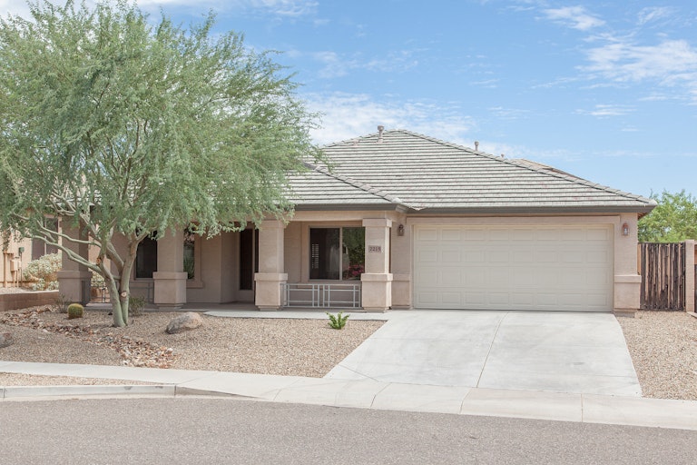 Photo 1 of 26 - 2215 W Peak View Rd, Phoenix, AZ 85085