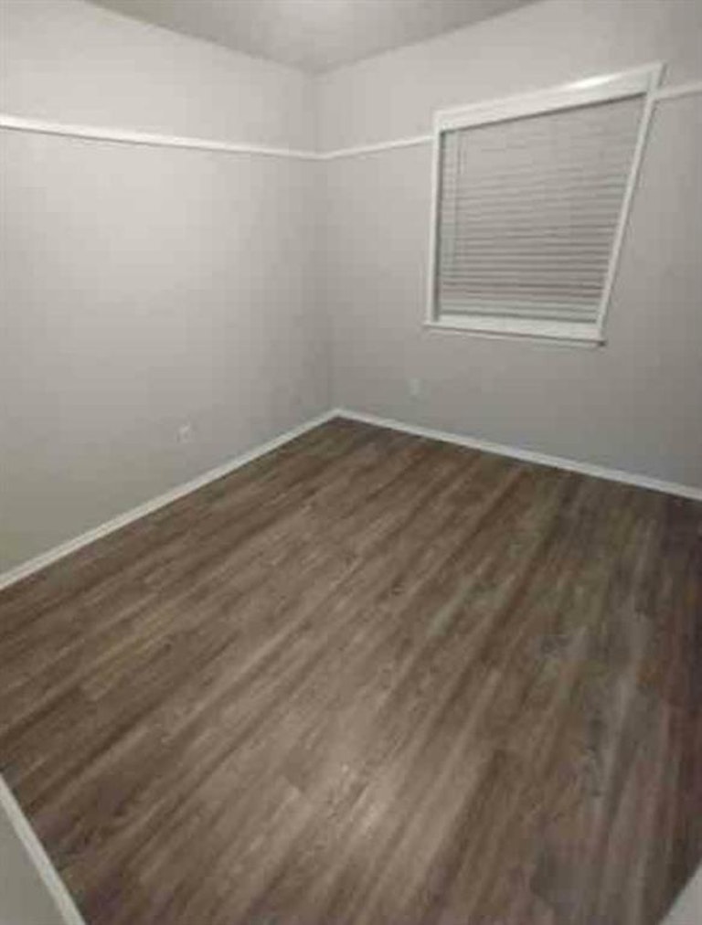 Photo 19 of 30 - 922 SE 5th St, Grand Prairie, TX 75051