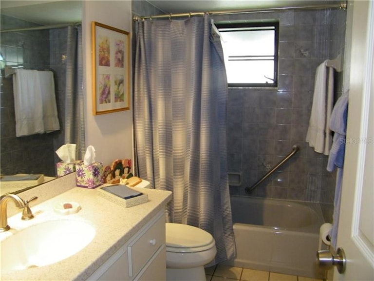 Photo 13 of 16 - 3007 Siesta Dr, Venice, FL 34293