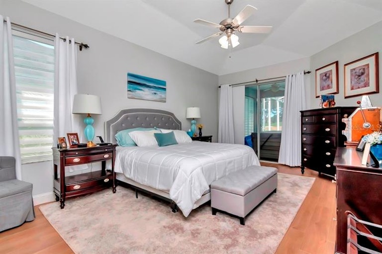 Photo 40 of 72 - 18910 Maisons Dr, Lutz, FL 33558