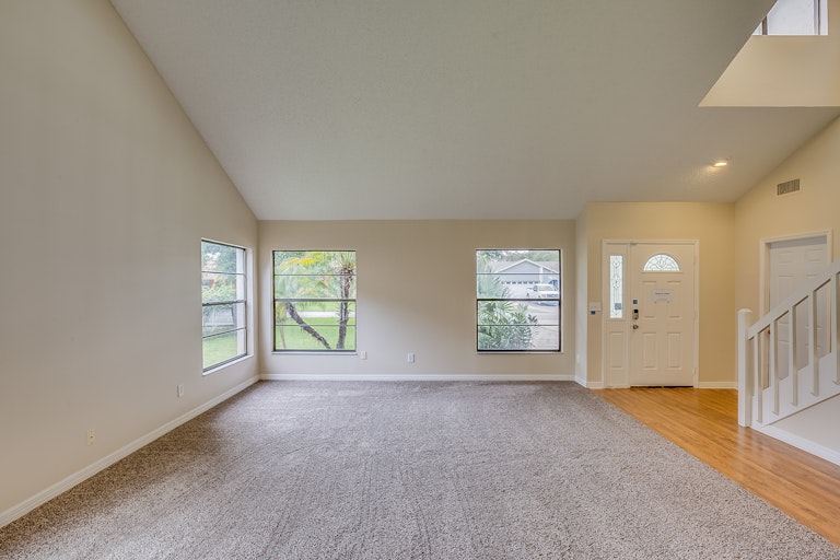 Photo 2 of 19 - 6724 Islander Ln, Tampa, FL 33615