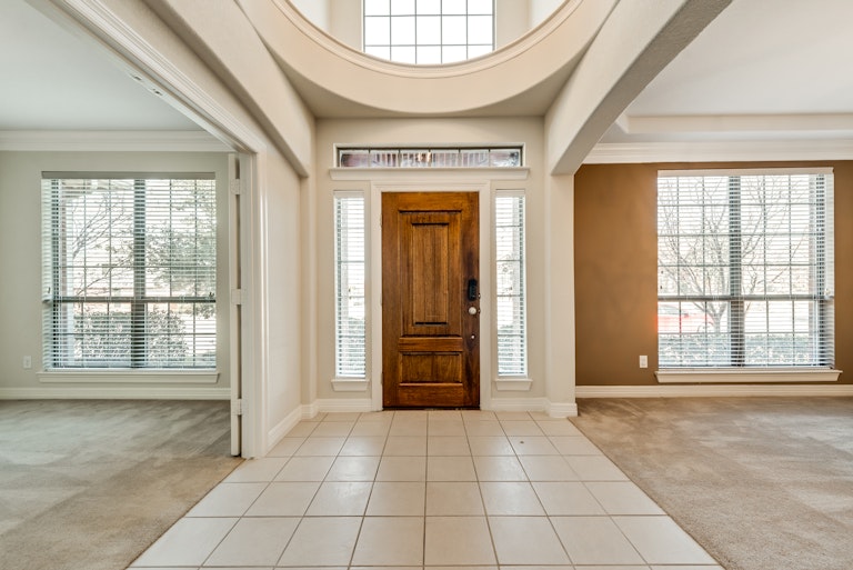 Photo 16 of 26 - 4310 Bluffview Dr, Sachse, TX 75048