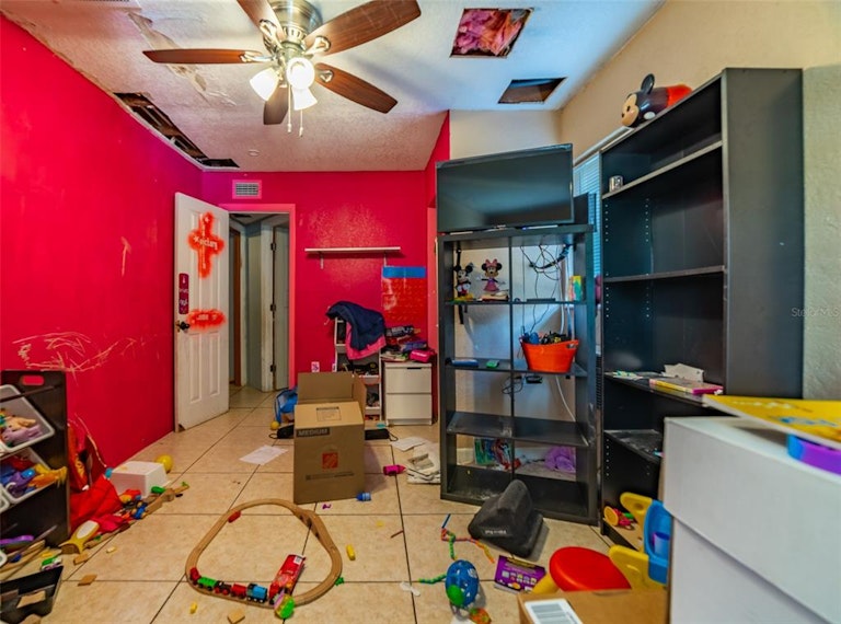 Photo 16 of 51 - 6704 50th Ave N, Saint Petersburg, FL 33709