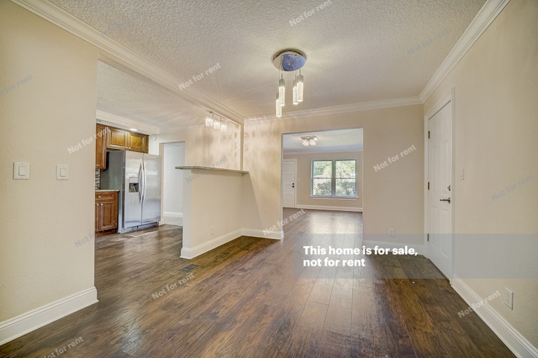 Photo 11 of 29 - 2845 Holly Point Dr, Jacksonville, FL 32277