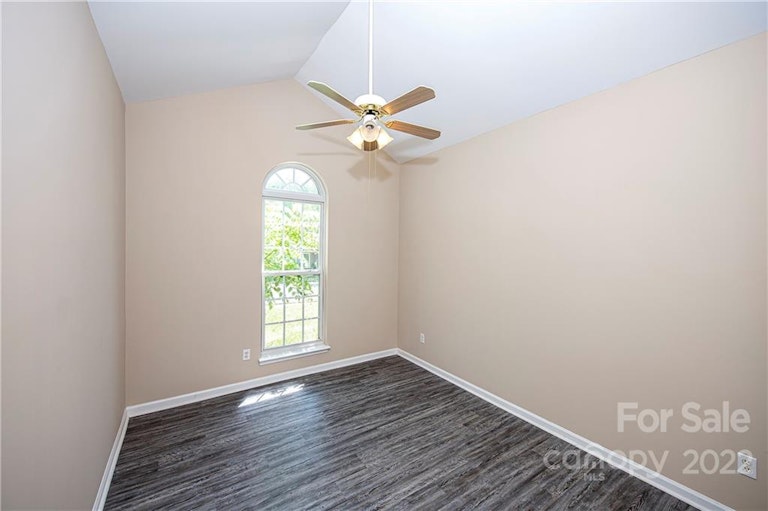 Photo 14 of 31 - 14916 Cane Field Dr, Charlotte, NC 28273