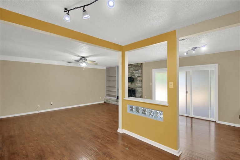 Photo 24 of 36 - 1107 Rebbeca Dr, Austin, TX 78758